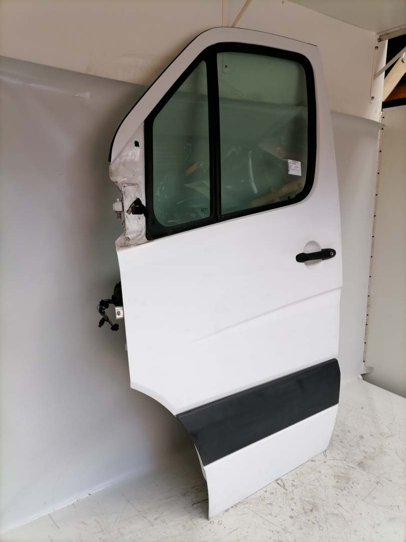 Mercedes Sprinter 906 original T&uuml;r vorn links Wei&szlig; Rohbau Bj.2010